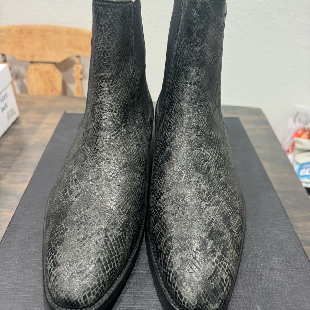 Men's Black Snakeskin Pattern Boots
